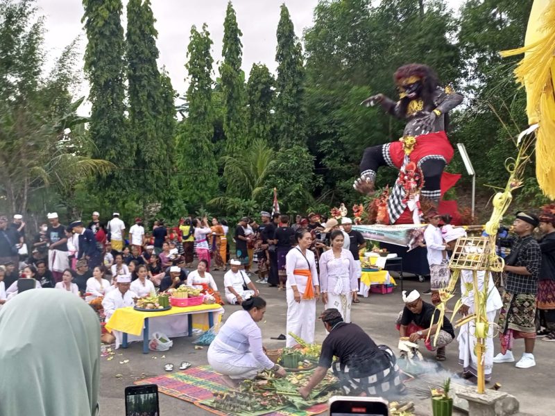 Memperingati Hari Raya Nyepi dan tahun baru saka, umat Hindu di Batam menggelar upacara kesanga dan festival ogoh-ogoh di Pura Agung Amerta Buana, Tiban Lama Batam Kepulauan Riau, Selasa 21 Maret 2023. Foto: INIKEPRI.COM 