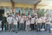 Yayasan Asma Husnul Khatimah dan Pemkab Bagikan Tajil di Belakangpadang. Foto:INIKEPRI.COM 