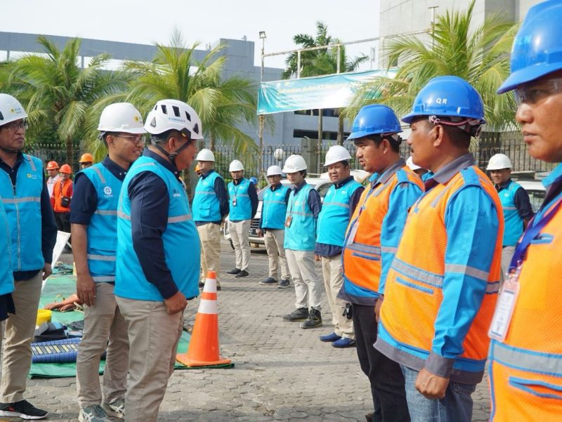 PT PLN Batam melaksanakan apel gelar pasukan dan peralatan siaga Ramadhan dan Idul Fitri 1444 Hijriah. Apel siaga bertempat di halaman Kantor Pusat PT PLN Batam. Foto: PLN Batam untuk INIKEPRI.COM 