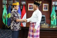 Gubernur Kepulauan Riau H. Ansar Ahmad bersilaturahmi bersama Kepala Kejaksaan Tinggi (Kejati) Kepri yang baru, Rudi Margono di Ruang Kerja Gubernur, Kantor Gubernur Kepri, Dompak. Foto: Diskominfo Kepri 