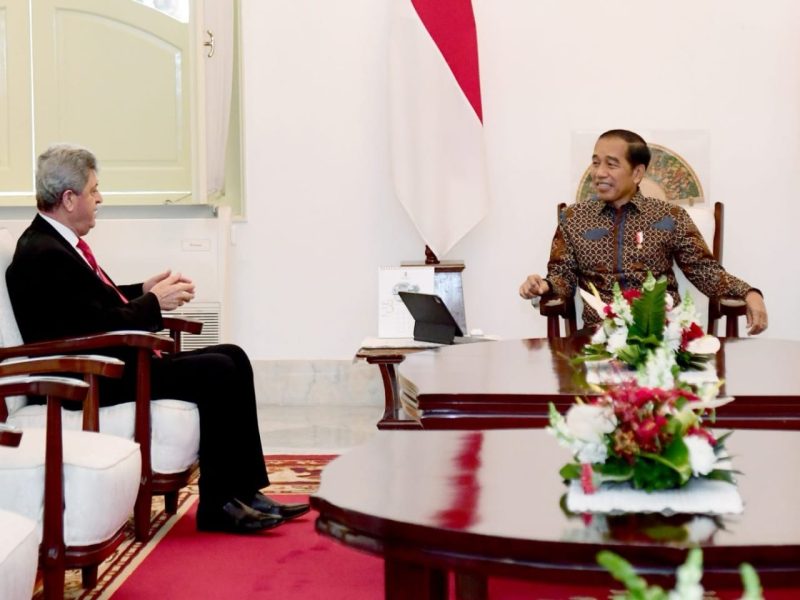 Presiden Joko Widodo (Jokowi) menerima kunjungan Duta Besar Palestina untuk Indonesia, Zuhair Al-Shun, di Istana Merdeka, Jakarta, pada Jumat (24/03/2023). Foto: BPMI Setpres 