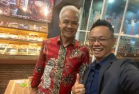 Sekretaris Jenderal DPP Peradi Bersatu Ade Darmawan SH bersama Gubernur Jawa Tengah Ganjar Pranowo. Foto:Istimewa 