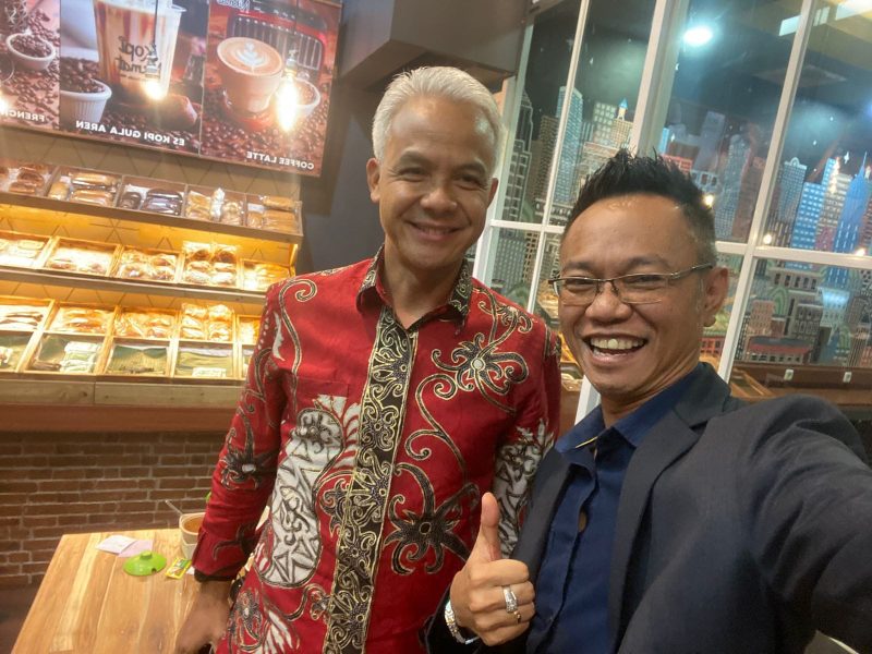 Sekretaris Jenderal DPP Peradi Bersatu Ade Darmawan SH bersama Gubernur Jawa Tengah Ganjar Pranowo. Foto:Istimewa 