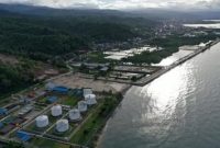 Foto udara areal depot terminal bahan bakar minyak (TBBM) PT Pertamina (Persero) di Kolaka, Kolaka, Sulawesi Tenggara, Sabtu (17/12/2022). Foto: ANTARA/JOJON/RWA