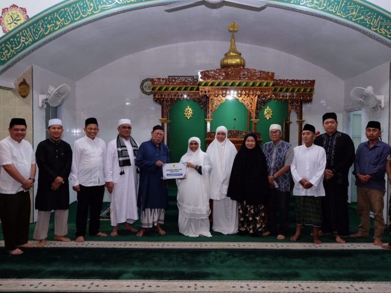 Wali Kota Tanjungpinang, Hj. Rahma, S.IP.,MM., melakukan safari Subuh di Masjid Al Barokah, Jalan Soekarno Hatta, Gang Jambu, Kamis (30/3/2023). Foto: Diskominfo Tanjungpinang 