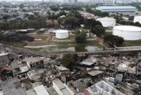 Foto udara permukiman penduduk yang hangus terbakar dampak kebakaran Depo Pertamina Plumpang di Jalan Koramil, Rawa Badak Selatan, Koja, Jakarta, Sabtu (4/3/2023). Foto: ANTARA/M RISYAL HIDAYAT/FOC.

