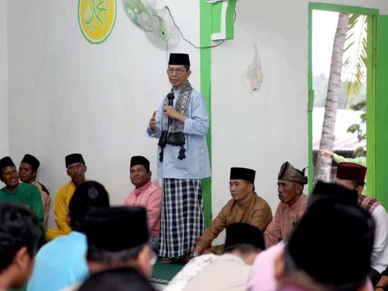 Wakil Wali Kota Batam Amsakar Achmad Safari Ramadan di Masjid Ar Rahman Kampung Baru, Galang. Foto: MC Batam 