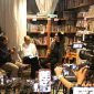Penyanyi Once Mekel (kanan) saat menggelar jumpa media di Jakarta, Jumat (31/3). Foto: ANTARA/Adnan Nanda