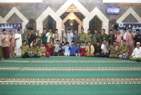 Wakil Wali Kota Batam Amsakar Achmad saat Safari Ramadan di Masjid Bidayatul Hidayah Perumahan Bida Asri 2 Kecamatan Batam Kota, Senin (3/4/2023). Foto:MC Batam 