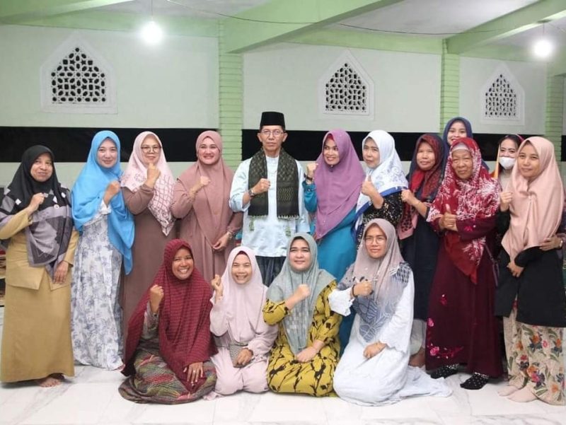 Wakil Wali Kota Batam Amsakar Achmad saat Safari Ramadhan di Masjid Al muttaqin Perum Permata Putri, Kelurahan Buliang, Kecamatan Batuaji, Selasa (4/4/2023). Foto: MC Batam 