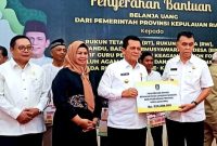 Penyerahan Bantuan dari Gubernur Kepulauan Riau H. Ansar Ahmad untuk masyarakat Kabupaten Natuna, di Gedung Sri Srindit, Ranai. Foto: Diskominfo Kepri 