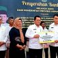 Penyerahan Bantuan dari Gubernur Kepulauan Riau H. Ansar Ahmad untuk masyarakat Kabupaten Natuna, di Gedung Sri Srindit, Ranai. Foto: Diskominfo Kepri 