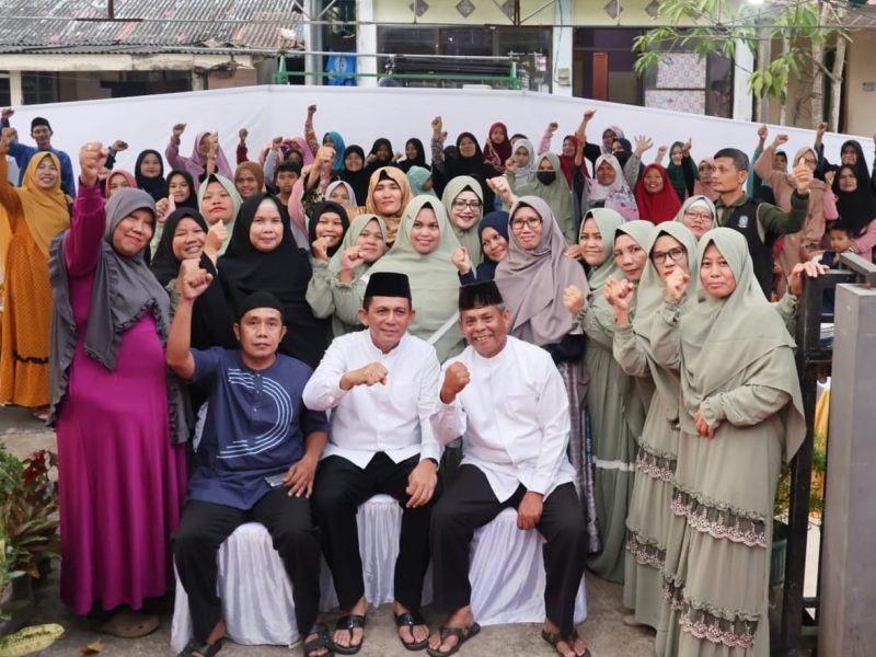 Gubernur Ansar bersilaturahmi bersama Pengajian Mualaf Batu Aji di Perumahan Pemda 2 Batu Aji. Foto: Diskominfo Kepri 