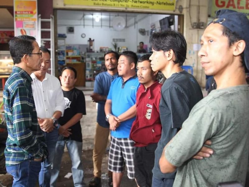 Wakil Wali Kota Batam Amsakar Achmad meninjau Plaza Botania 1 pasca kebakaran, Jumat (7/4) siang. Foto: MC Batam 