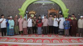 Wakil Wali Kota Batam Amsakar Achmad Safari Ramadan di Masjid Baitul Falah Pulau Sarang Kelurahan Sekanak Raya, Kecamatan Belakangpadang. Foto: MC Batam 