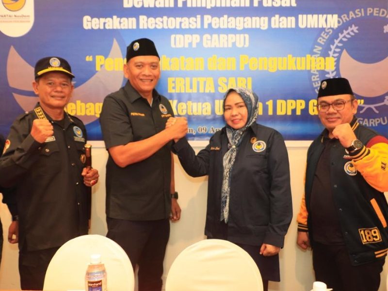 Ketua umum DPP GARPU Pietra M Paloh bersalam komando dengan Erlita Sari, didampingi sekretaris jenderal Husendro dan Dansatgas Okky J Supnur. Foto: INIKEPRI.COM 