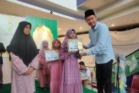 Sekretaris Daerah (Sekda) Kota Tanjungpinang Zulhidayat menutup pelaksanaan Asparnas Kampung Ramadhan 2023 di Mall Tanjungpinang City Center (TCC), Minggu (9/4/2023). Foto: Diskominfo Tanjungpinang