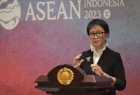 Menteri Luar Negeri RI Retno Marsudi menyampaikan sambutan dalam pembukaan Dialog Pemuda ASEAN tentang Pembangunan untuk Tujuan Pembangunan Berkelanjutan, di Jakarta, Selasa (11/4/2023). Foto: ANTARA/HO-Kemlu RI/aa.