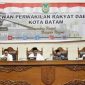 Wakil Wali Kota Batam, Amsakar Achmad pada Rapat Paripurna ke-11 Masa Persidangan II Tahun Sidang 2023 di Gedung DPRD Kota Batam, Rabu (12/4/2023). Foto: MC Batam 
