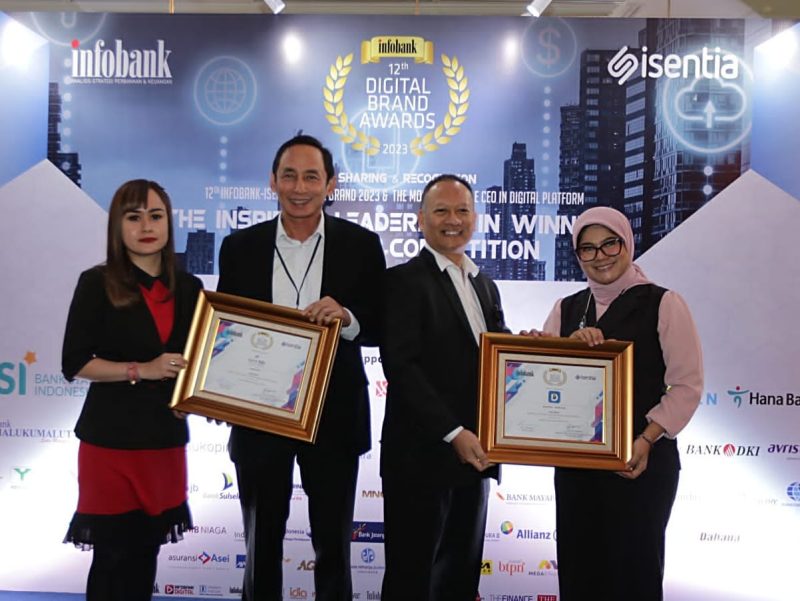 bank bjb berhasil meraih delapan penghargaan dalam ajang 12th Infobank Digital Brand Recognition 2023. Penghargaan tersebut diterima oleh Senior Vice President KPR & KKB bank bjb, Triastoto Hardjanto Wibowo dan Deputy Digital Banking bank bjb, Johanes Parulian Tamba, pada Rabu,12 April 2023 di Shangri-La Hotel, Jakarta Pusat. Foto: bank bjb untuk INIKEPRI.COM 
