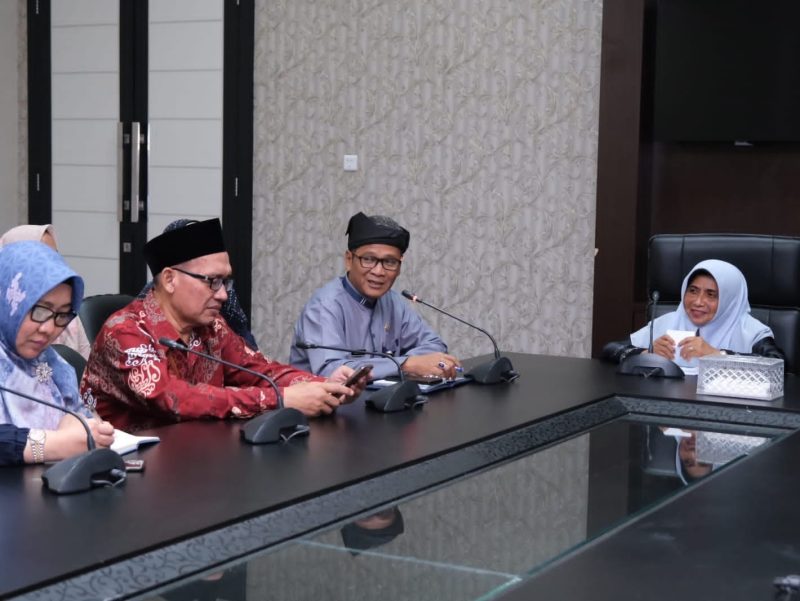 Rahma dalam pertemuan dengan Balai Besar Penjaminan Mutu Pendidikan Provinsi Kepri, Tim Google For Education, Balai Guru Penggerak, dan Dinas Pendidikan Kota Tanjungpinang, di kantor Wali Kota Tanjungpinang, Kamis (13/4). Foto: Diskominfo Tanjungpinang
