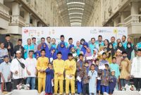 PT PLN Batam berbagi kebahagiaan pada bulan suci Ramadan 1444 Hijriah kepada yatim dan duafa di Batam, Kepuluan Riau dengan memberikan 1000 paket bantuan sembako kepada dhuafa dan santunan untuk anak yatim pada Rabu (13/4) di Kantor Pelayanan Batam Center. Foto: PLN Batam untuk INIKEPRI.COM 