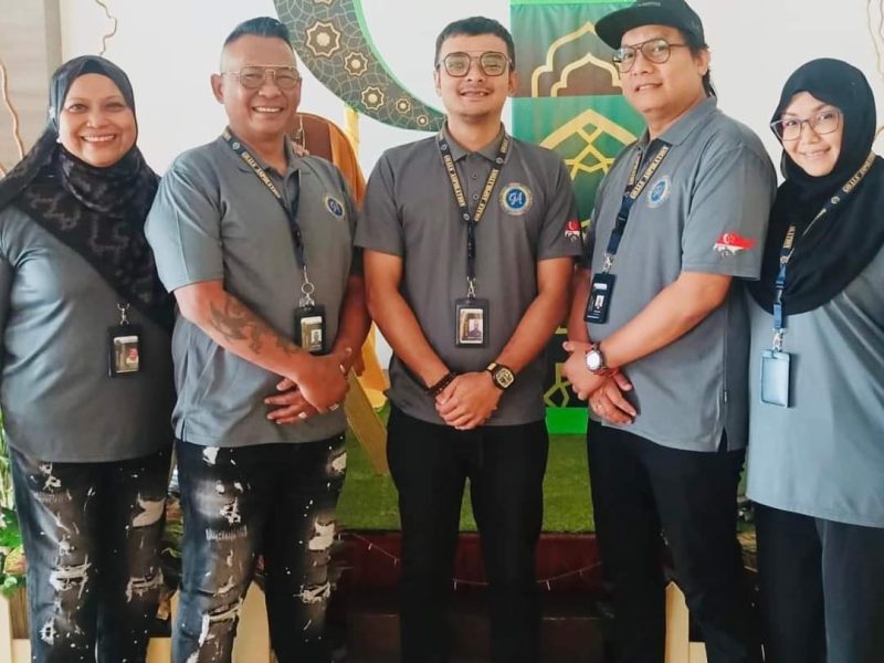 Goal Aspiration mengadakan lawatan projek amal di kota Batam pada 14 - 15 April 2023. Dari kiri ke kanan: Aidil Mosbit, Lezan Arifin, Sharol Salleh, Mohammad Hairi dan Nur Azlinda. Foto: INIKEPRI.COM 