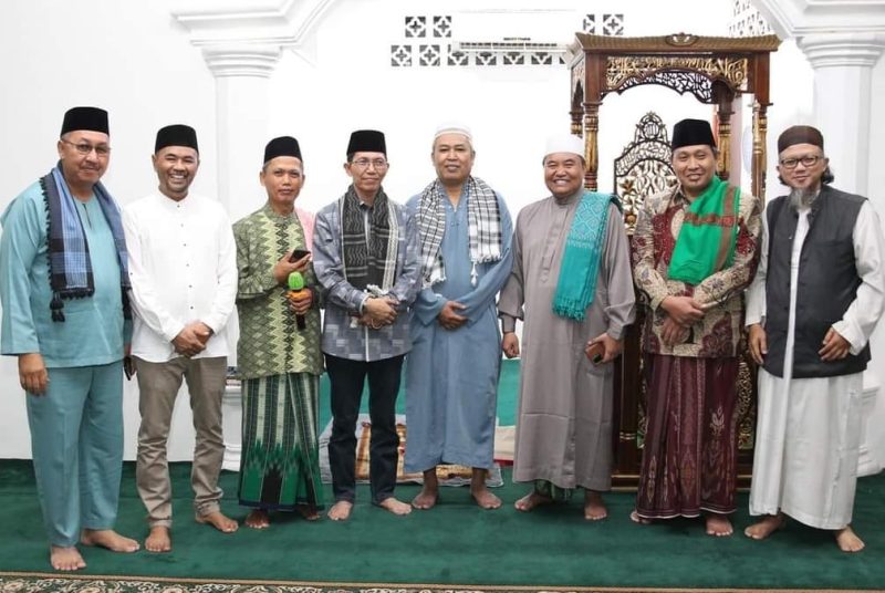 Keluarga besar Korps Alumni Himpunan Mahasiswa Islam (KAHmI) Kota Batam dan HmI Kota Batam bersilaturahmi, Selasa (18/4/2023). Foto: MC Batam 