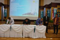 Penandatanganan MoU oleh Direktur Utama PT PLN Batam, M. Irwansyah Putra, Direktur Utama PT PLN Nusantara Power, Ruly Firmansyah dan Direktur Utama PT Energi Baru TBS, Dimas Adi Wibowo di Kantor Korporat PT PLN Batam, Senin (17/4). Serta disaksikan langsung oleh Direktur Mega Proyek dan Energi Baru Terbarukan PT PLN (Persero), Wiluyo Kusdwiharto. Foto: Dok. PLN Batam untuk INIKEPRI.COM 