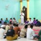 Ketua Dewan Perwakilan Rakyat Daerah (DPRD) Kota Batam Nuryanto SH MH saat menyambangi warga dan jamaah di Komplek Maritime Square Jodoh di Masjid Jami Baitul Ulum pada Selasa (18/4/2023) malam. Foto: INIKEPRI.COM 
