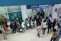 Antrian pendaftaran IMEI di Pelabuhan Internasional Batam Center. Foto: Sentralnews