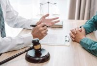 Rancangan Undang-undang (RUU) Kesehatan saat ini sedang tahap pembahasan antara DPR RI dengan pemerintah. Melalui RUU ini, pemerintah mengusulkan tambahan perlindungan hukum untuk dokter, perawat, bidan dan tenaga kesehatan lainnya yang belum maksimal. Foto: Kemenkes 