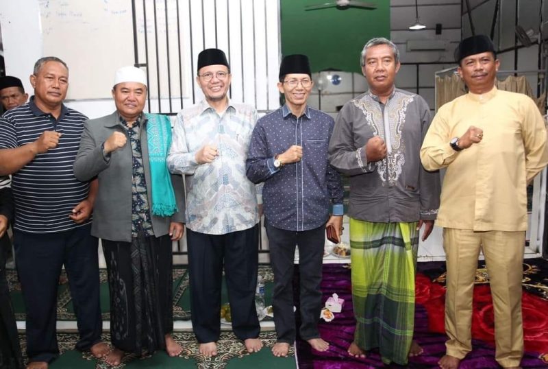 Wakil Wali Kota Batam Amsakar Achmad saat Halal bihalal dan Silaturahmi antar Warga RW 021 Perumahan Bida Asri 3 di Masjid Mambaul Hikmah, Nongsa, Senin (2/5/2023). Foto: MC Batam 