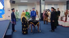 Wali Kota Tanjungpinang, Hj. Rahma, S.IP.,MM.,melantik Windrasto Dwi Guntoro sebagai Direktur PT. TMB BUMD Tanjungpinang, Selasa (2/5/2023) di Kantor Wali Kota Tanjungpinang, Senggarang. Foto: Diskominfo Tanjungpinang 