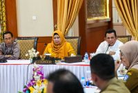 Gubernur Kepulauan Riau, Ansar Ahmad didampingi Ketua TP-PKK Hj. Dewi Kumalasari Ansar dan Ir. Lamidi. Foto: Diskominfo Kepri 