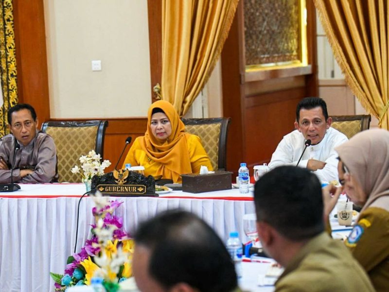 Gubernur Kepulauan Riau, Ansar Ahmad didampingi Ketua TP-PKK Hj. Dewi Kumalasari Ansar dan Ir. Lamidi. Foto: Diskominfo Kepri 