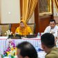 Gubernur Kepulauan Riau, Ansar Ahmad didampingi Ketua TP-PKK Hj. Dewi Kumalasari Ansar dan Ir. Lamidi. Foto: Diskominfo Kepri 