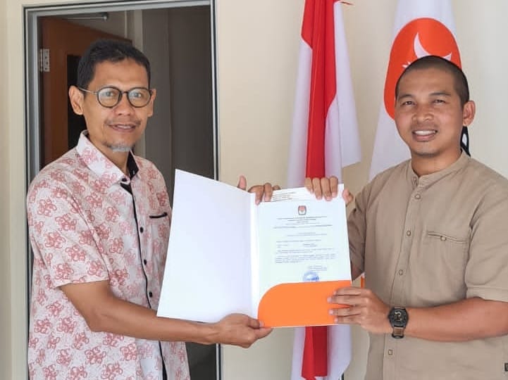 Muhamad Kadri S.HI MH di kantor DPD PKS Kota Batam. Foto: INIKEPRI.COM