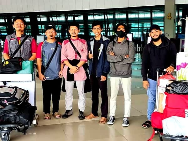Pemerintah Provinsi Kepulauan Riau melalui Dinas Sosial (Dinsos) menjemput 6 orang penyintas Sudan asal Kepri untuk di antar pulang ke kampung halaman masing-masing, penjemputan dilakukan, Kamis, (4/5/ 2023). Foto: Diskominfo Kepri