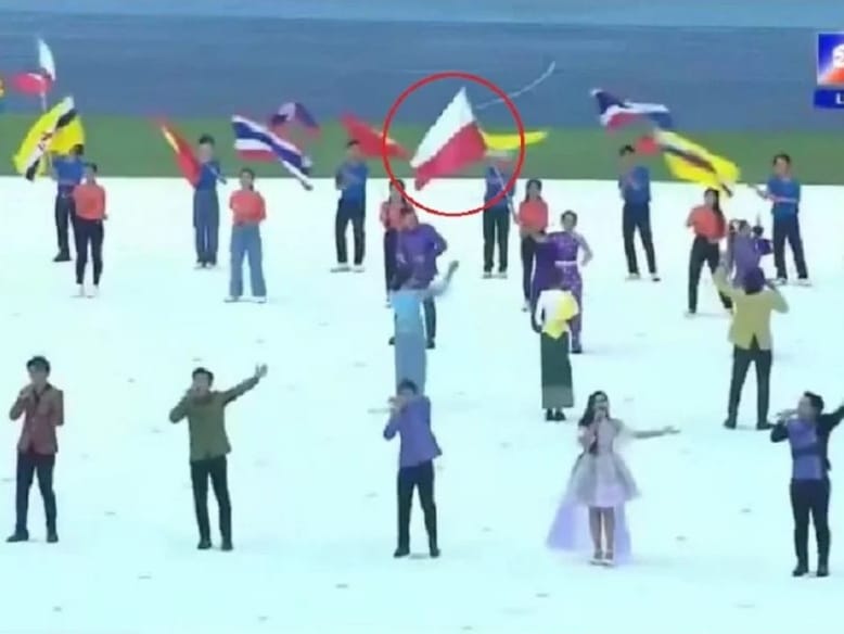 Bendera Indonesia dengan posisi terbalik di Gladi Pembukaan SEA Games di Kamboja. Foto: Tangkapan Layar