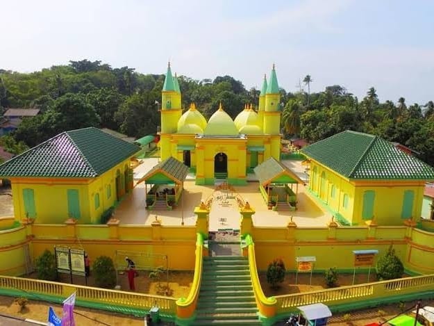 Masjid Raya Sultan Riau Penyengat. Foto: Istimewa 