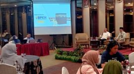 Anggota Badan Pelaksana BPKH Amri Yusuf dan Deputi Kesekretariatan BPKH, Juni Supriyanto saat menggelar dialog terkait pengelolaan dana haji bersama awak media di Batam. Foto: Istimewa 