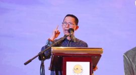 Wakil Wali Kota Batam, Amsakar Achmad saat menjadi narasumber dalam Kegiatan Indonesia Young Preneur Business Forum 2023, di Ballroom Best Western Premium Hotel, Jumat (12/5/2023). Foto: MC Batam 