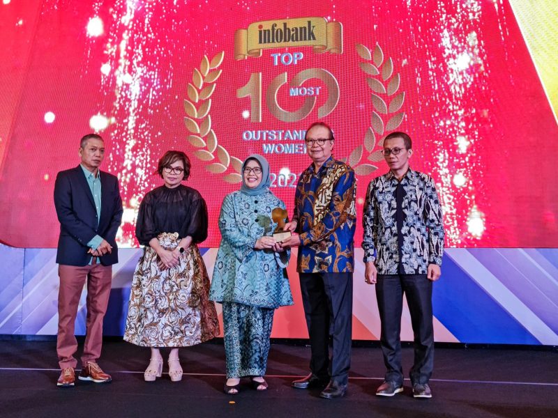 Jajaran Direksi bank bjb kembali menorehkan prestasi. Kali ini, Direktur Keuangan bank bjb Nia Kania serta Direktur Konsumer & Ritel bank bjb Suartini menjadi bagian dari 100 Wanita Berpengaruh di Industri Keuangan Indonesia versi Majalah Infobank. Foto: bank bjb untuk INIKEPRI.COM 