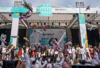 bank bjb bekerja sama dengan Pemerintah Provinsi Jawa Barat sukses menggelar acara Nikah Massal Juara 'Bucinfest' 2023 di Stadion Patriot Candrabhaga, Kota Bekasi, Minggu 14 Mei 2023. Foto: bank bjb untuk INIKEPRI.COM 