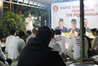 Anwar Anas memberikan paparan strategi pemenangan kepada tim. Foto: Istimewa