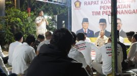 Anwar Anas memberikan paparan strategi pemenangan kepada tim. Foto: Istimewa 