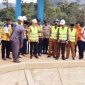 Cen Sui Lan Anggota Komisi V DPR RI Fraksi Golkar Dapil Kepulauan Riau (Kepri), Danil Kepala BWS Sumatera IV, Sui Hiok, Agus Marli, Erlangga Kepala Satker Program Irigasi BWS, Camat Abdul Malik, dan tokoh masyarakat Desa Panggak Darat, menyaksikan air irigasi yang mengalir setelah pintu irigasi induk dibuka secara resmi, Selasa (16/5/2023). Foto:nurul atia/suaraserumpun.com