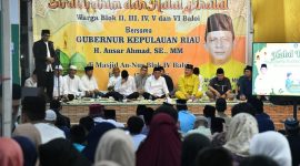 Gubernur Ansar silaturahmi ke Masjid An Nur Blok 4 Baloi Lubuk Baja Kota Batam. Foto: Diskominfo Kepri 