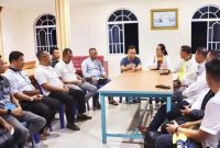 Cen Sui Lan Anggota DPR RI Dapil Kepri menerima aspirasi dari Bupati Lingga Muhammad Nizar, pada saat Kundapil ke Kabupaten Lingga, Minggu (14/5/2023) sampai Rabu (17/5/2023). Foto: Istimewa